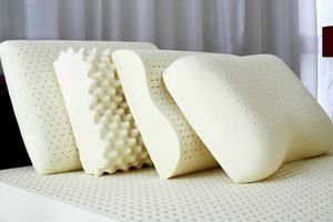 Навіщо потрібна ортопедична подушка і як вибрати?